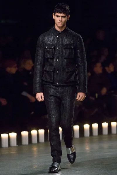 Look 18